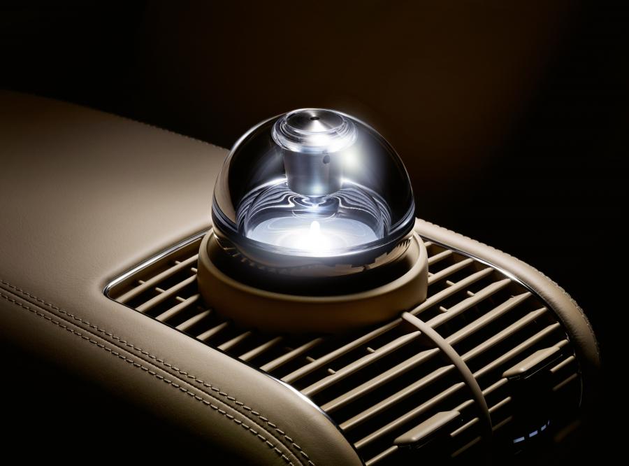 Детали интерьера Maybach 57 Zeppelin (W240) 2009 года  (фото 6 из 11)
